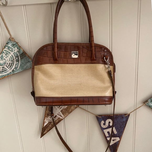 Dooney & Bourke Handbags - Dooney & Bourke Vintage Shoulder Bag Purse